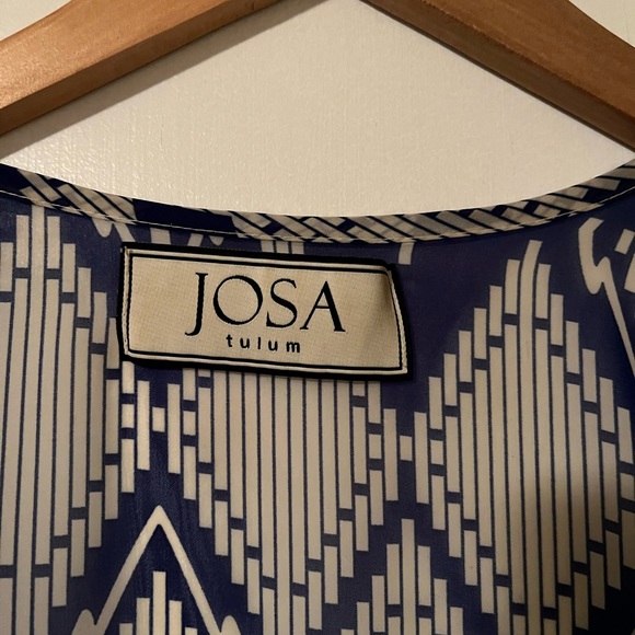 Beach cover-up - Picture 2 of 3